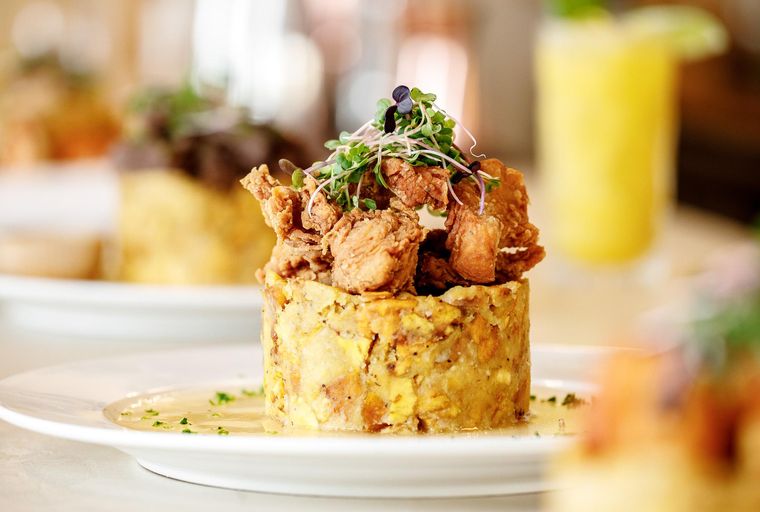 Mofongo de Chicharrón de Pollo sin Hueso
